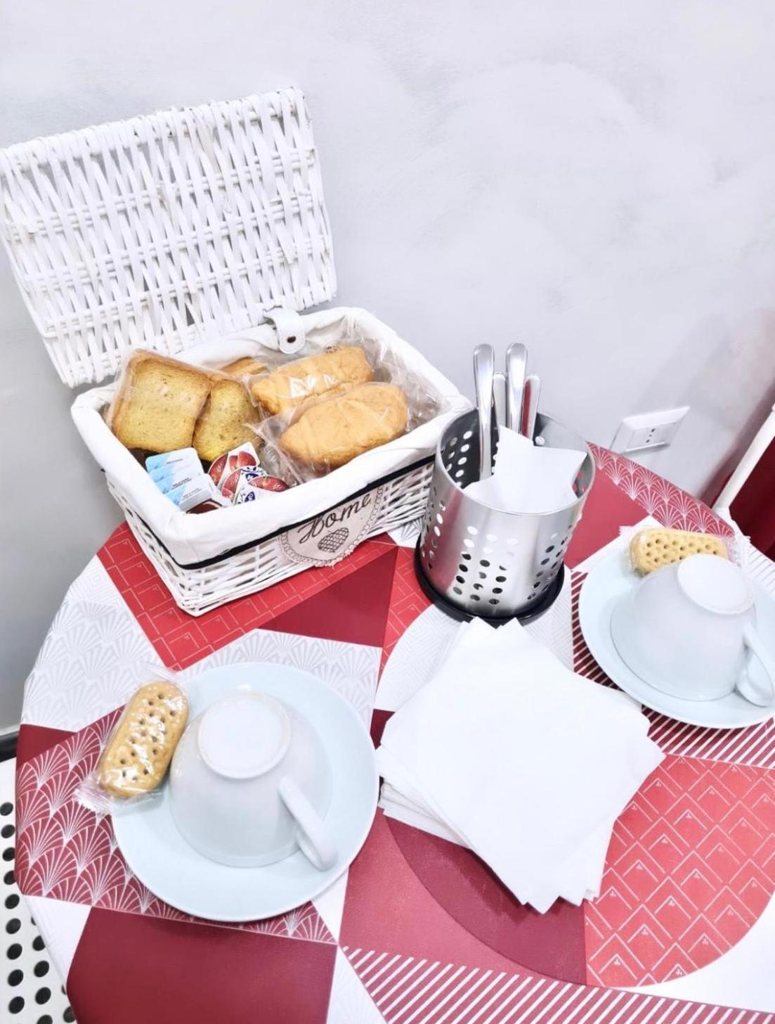 Clale Rooms Наполи Екстериор снимка