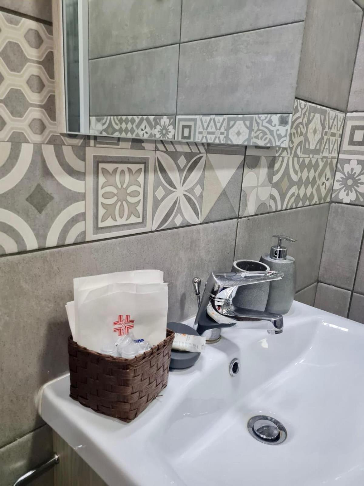 Clale Rooms Наполи Екстериор снимка