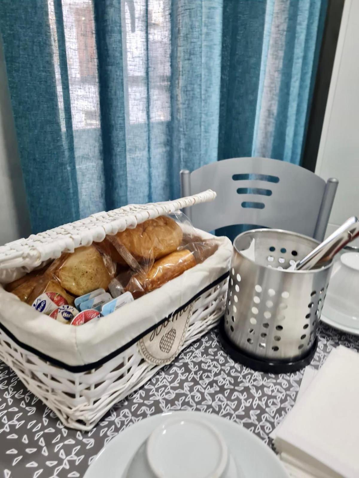 Clale Rooms Наполи Екстериор снимка