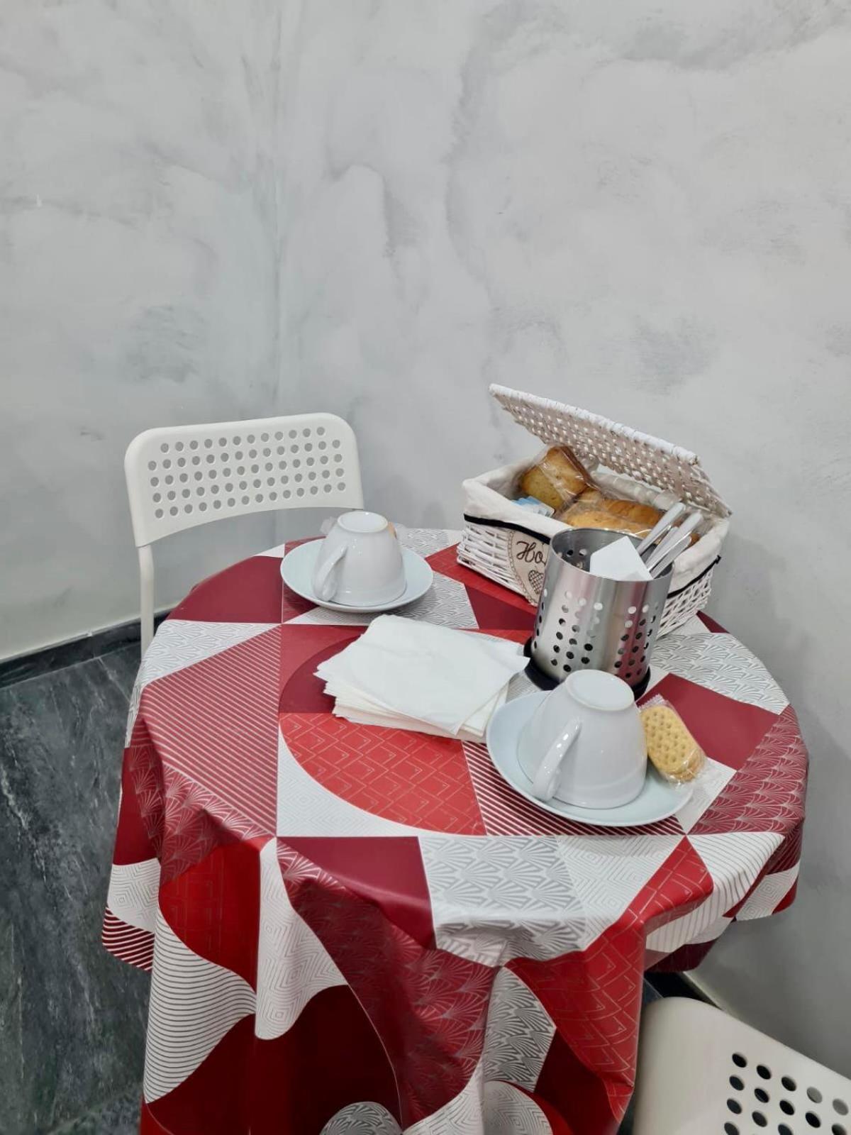 Clale Rooms Наполи Екстериор снимка