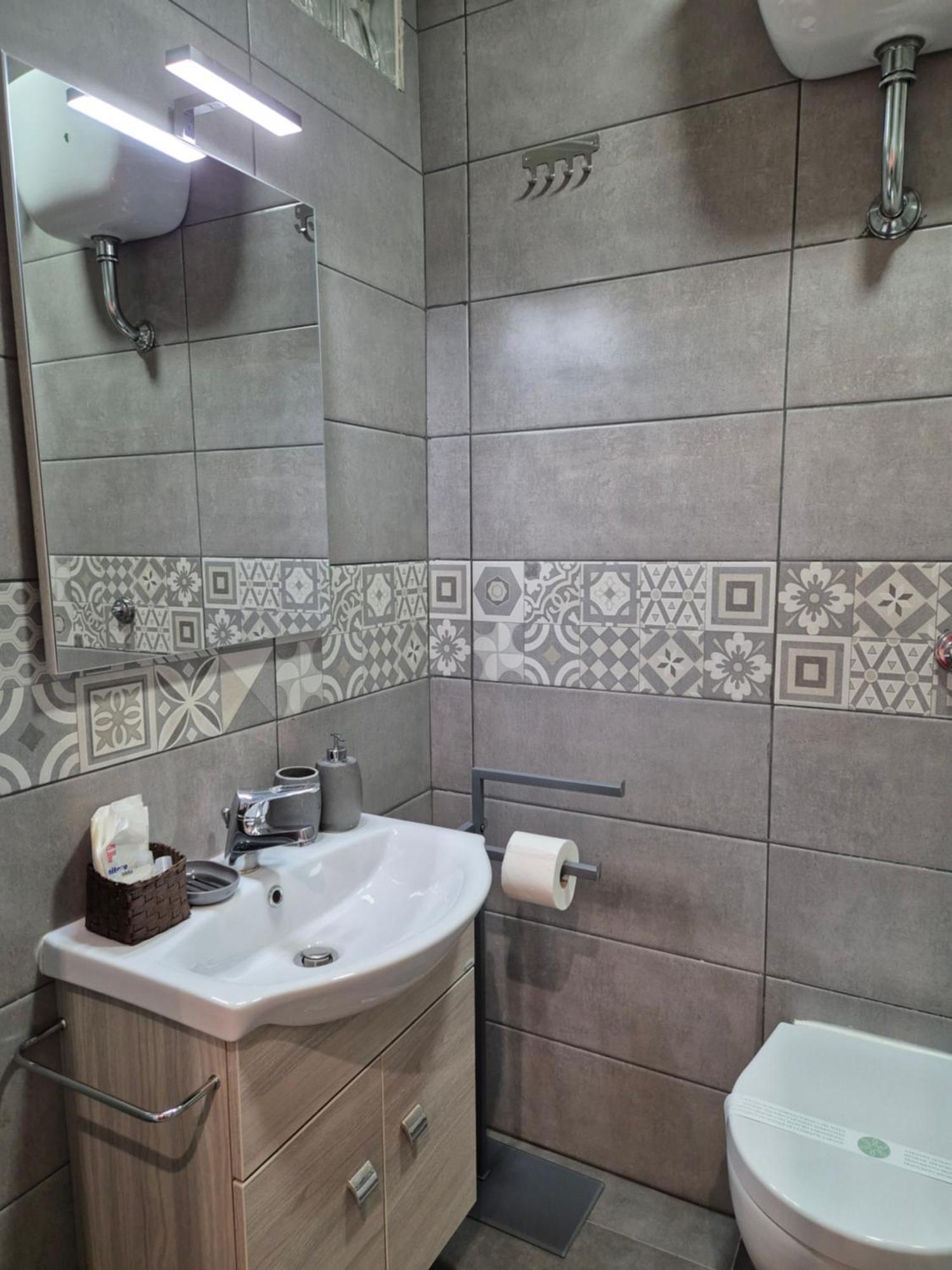 Clale Rooms Наполи Екстериор снимка
